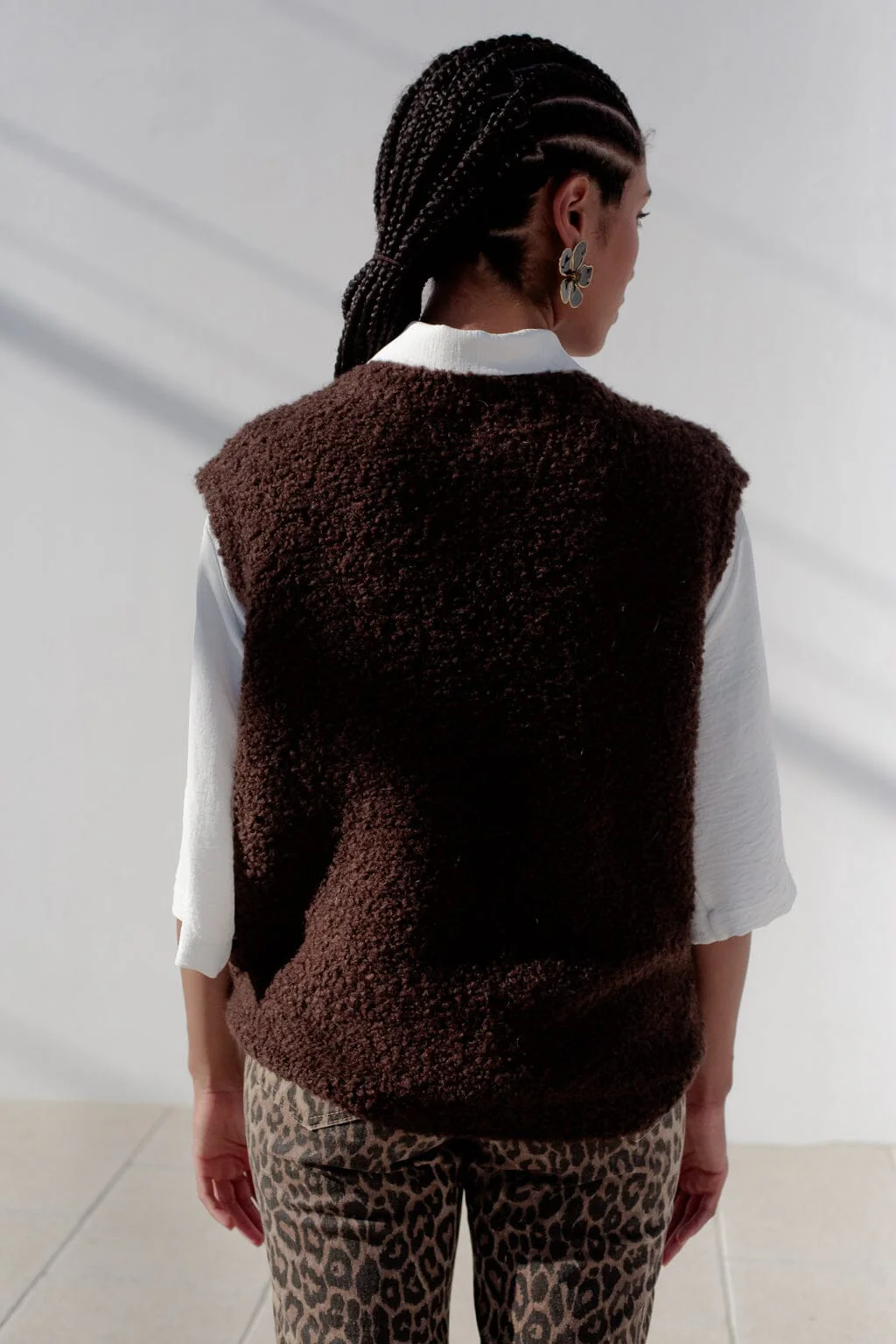 Pull Audrey sans manches marron - Image 4